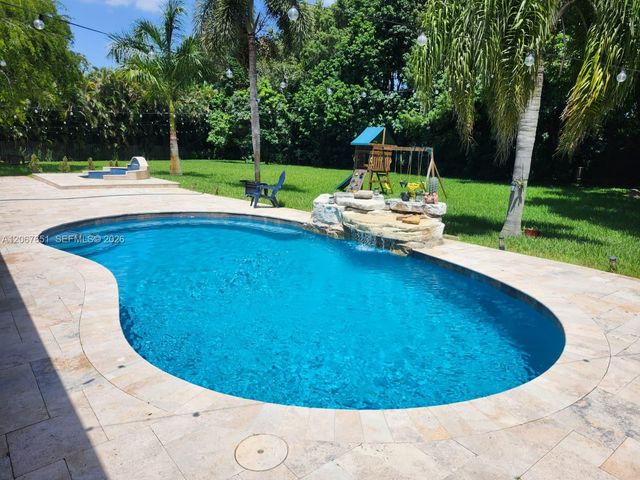 18611 SW 61st Court, Southwest Ranches, FL 33332