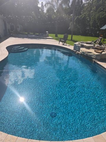18611 SW 61st Court, Southwest Ranches, FL 33332