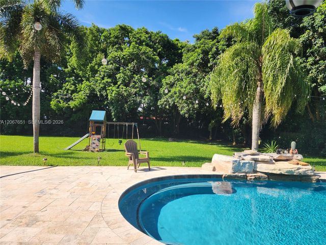 18611 SW 61st Court, Southwest Ranches, FL 33332