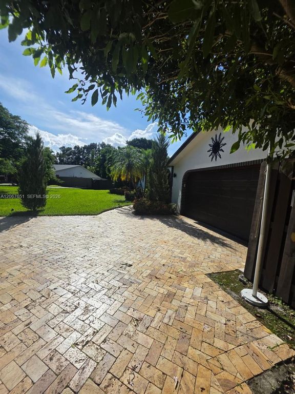 18611 SW 61st Court, Southwest Ranches, FL 33332