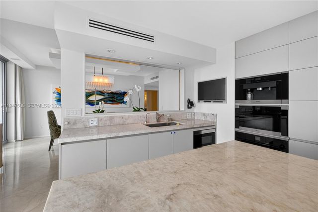 1331 Brickell Bay Dr 3811, Miami, FL 33131