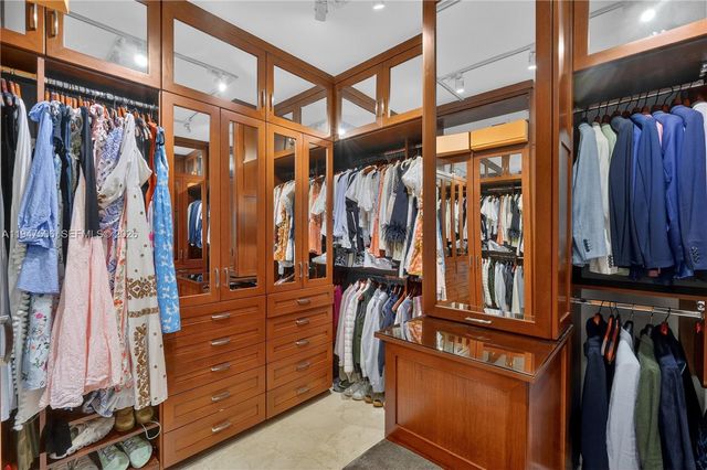 1331 Brickell Bay Dr 3811, Miami, FL 33131