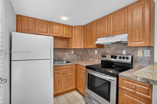 1600 S Le Jeune Road 14, Coral Gables, FL 33134