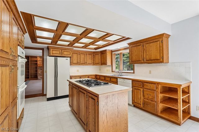 2221 Olde Farm Lane, Hudson, OH 44236