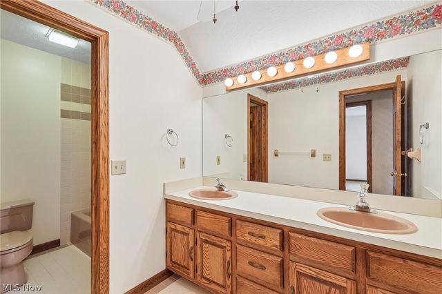 2221 Olde Farm Lane, Hudson, OH 44236