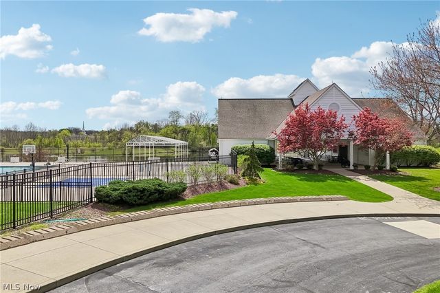 2221 Olde Farm Lane, Hudson, OH 44236