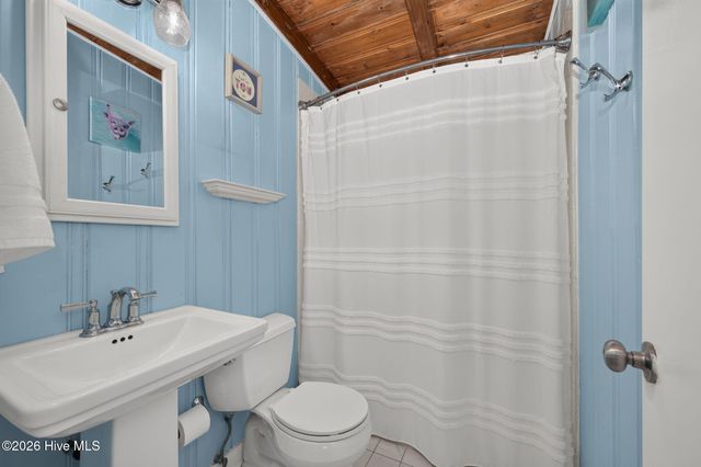 105 NE 3rd Street, Oak Island, NC 28465