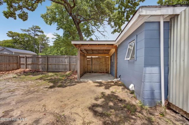105 NE 3rd Street, Oak Island, NC 28465