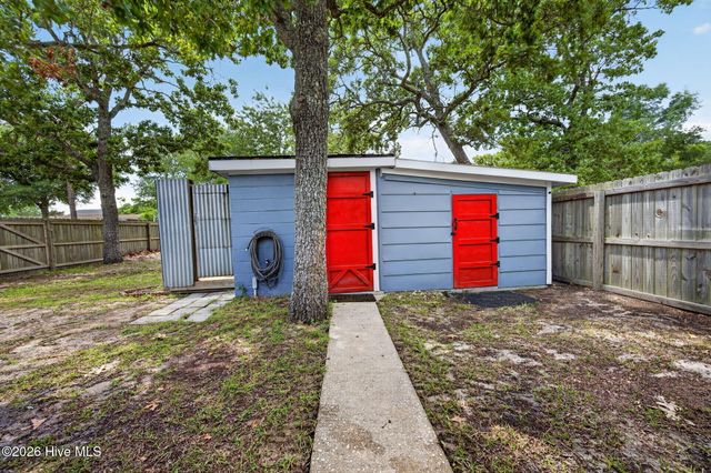 105 NE 3rd Street, Oak Island, NC 28465