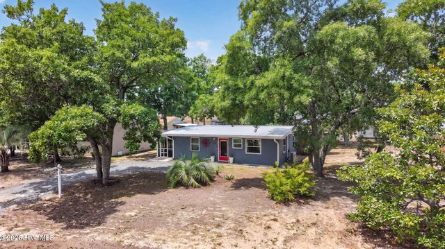 105 NE 3rd Street, Oak Island, NC 28465