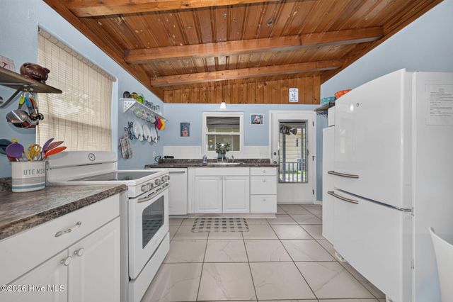 105 NE 3rd Street, Oak Island, NC 28465