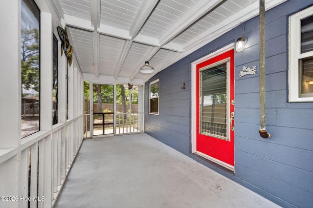 105 NE 3rd Street, Oak Island, NC 28465