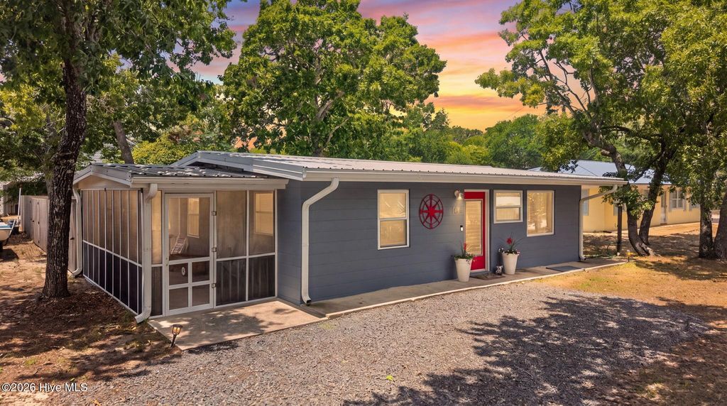 105 NE 3rd Street, Oak Island, NC 28465