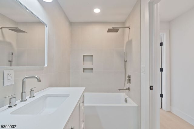 1 Railroad Ave, B5 B5, Avon-by-the-sea Boro, NJ 07717