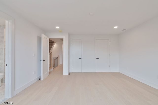 1 Railroad Ave, B5 B5, Avon-by-the-sea Boro, NJ 07717