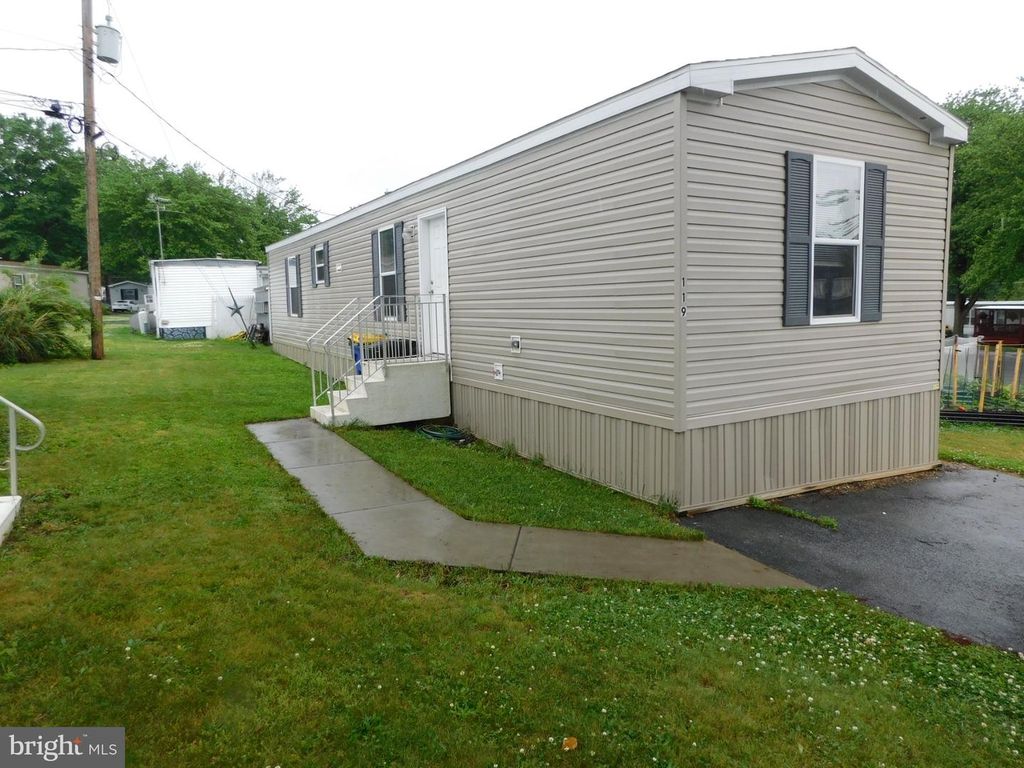 119 MEADOW LN, Lititz, PA 17543