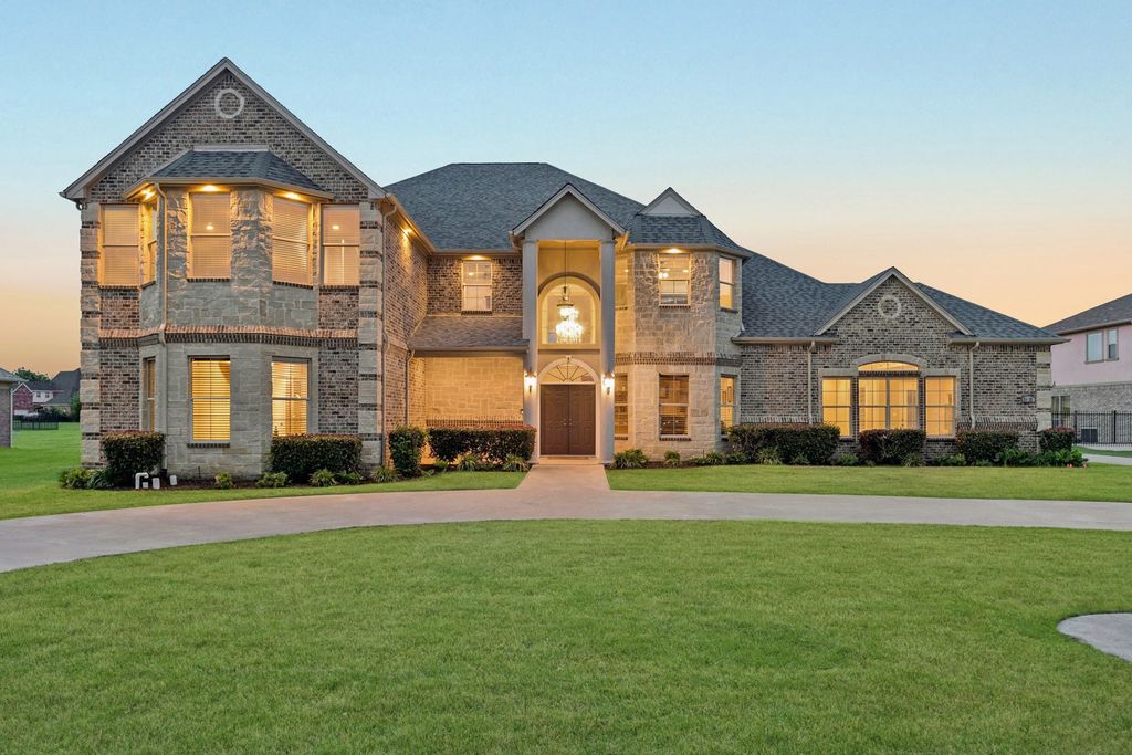 2112 Becky Lane, Cedar Hill, TX 75104