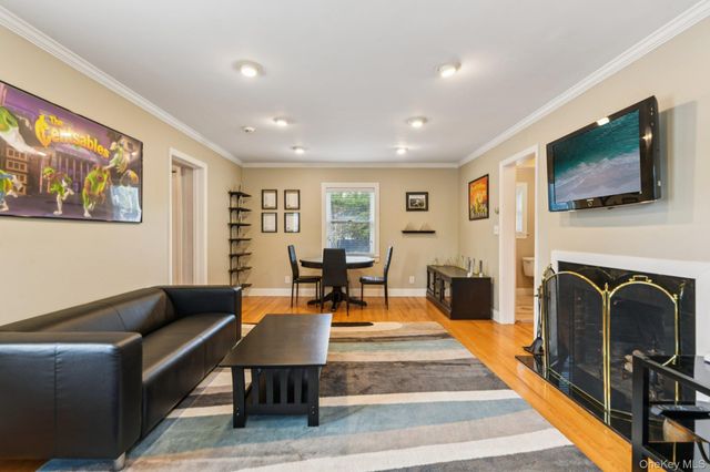 1 Huntington Bay Road, Huntington, NY 11743