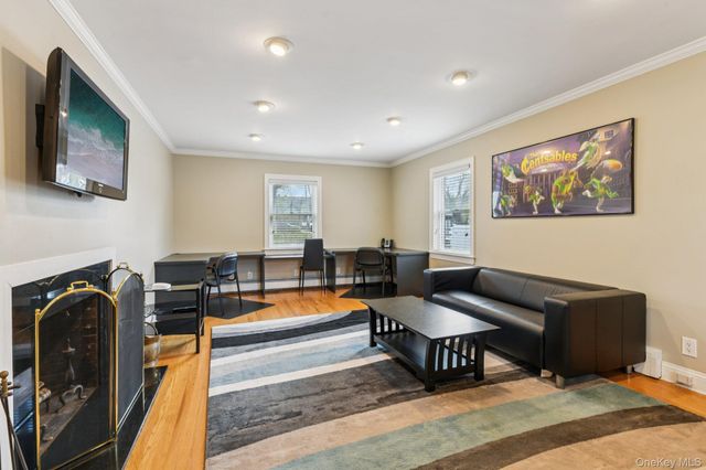 1 Huntington Bay Road, Huntington, NY 11743