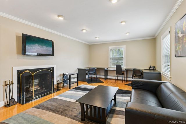 1 Huntington Bay Road, Huntington, NY 11743