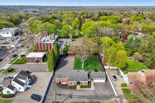 1 Huntington Bay Road, Huntington, NY 11743