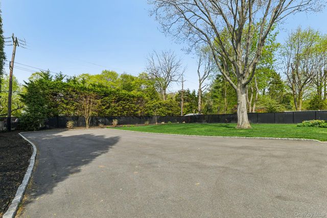 1 Huntington Bay Road, Huntington, NY 11743