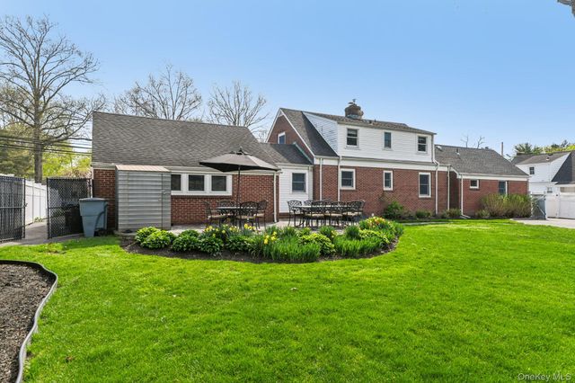 1 Huntington Bay Road, Huntington, NY 11743