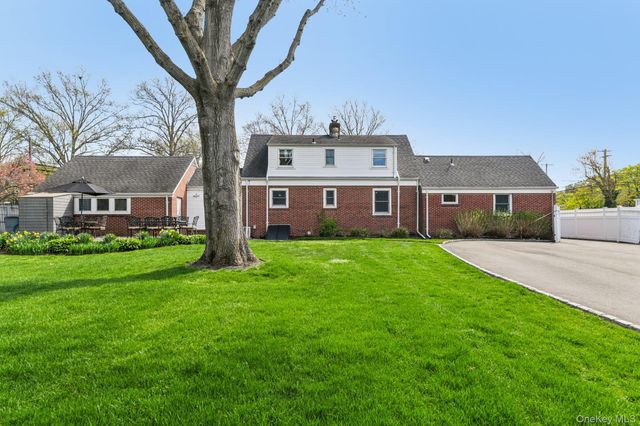 1 Huntington Bay Road, Huntington, NY 11743