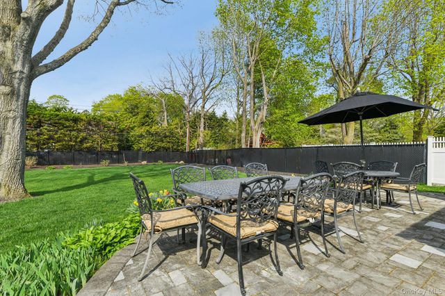 1 Huntington Bay Road, Huntington, NY 11743