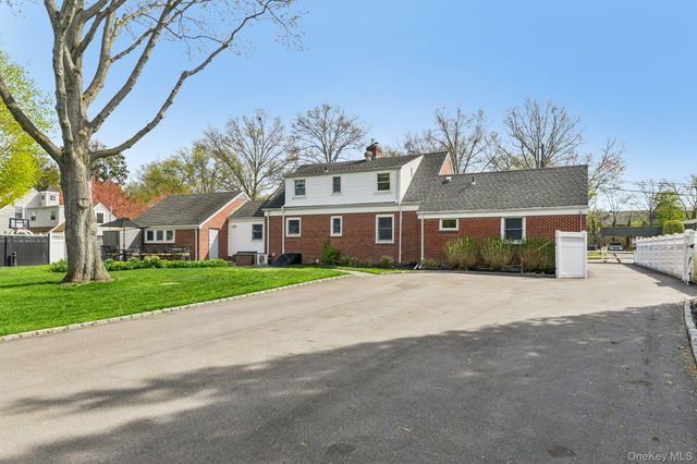 1 Huntington Bay Road, Huntington, NY 11743