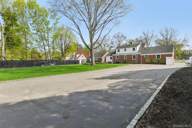 1 Huntington Bay Road, Huntington, NY 11743