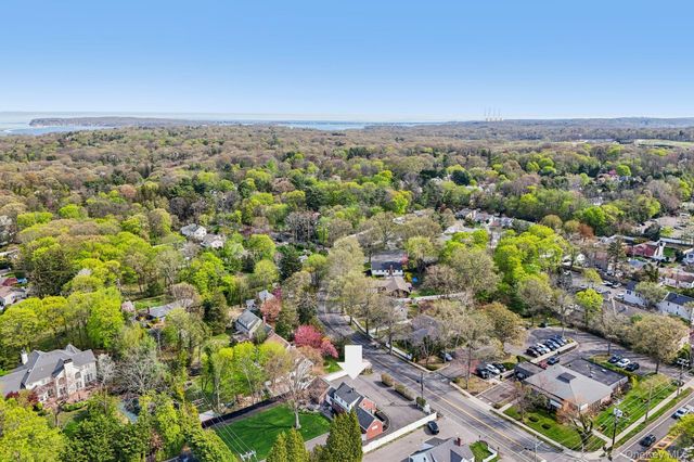 1 Huntington Bay Road, Huntington, NY 11743