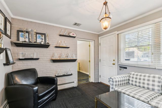 1 Huntington Bay Road, Huntington, NY 11743