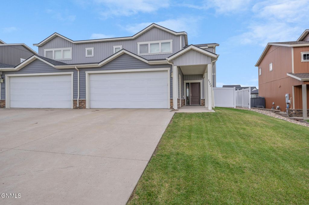 2722 30th Street W, Williston, ND 58801 photo 2
