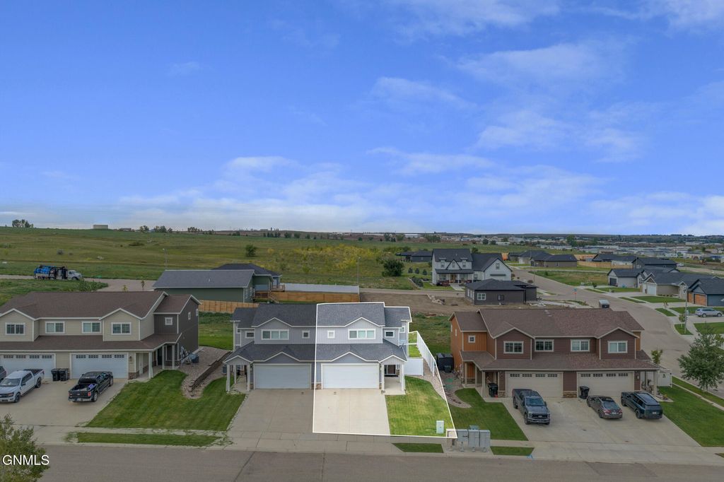 2722 30th Street W, Williston, ND 58801 photo 4