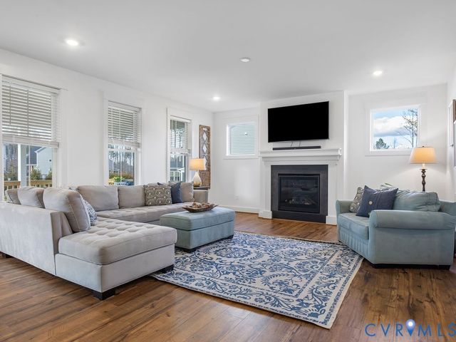 18525 Cove Creek Dr, Moseley, VA 23120