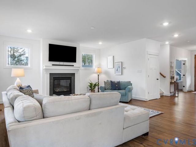 18525 Cove Creek Dr, Moseley, VA 23120