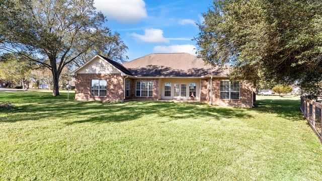 15592 Sandtrap Drive, Waller, TX 77484