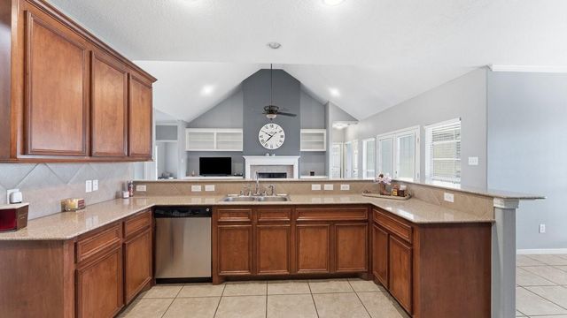 15592 Sandtrap Drive, Waller, TX 77484