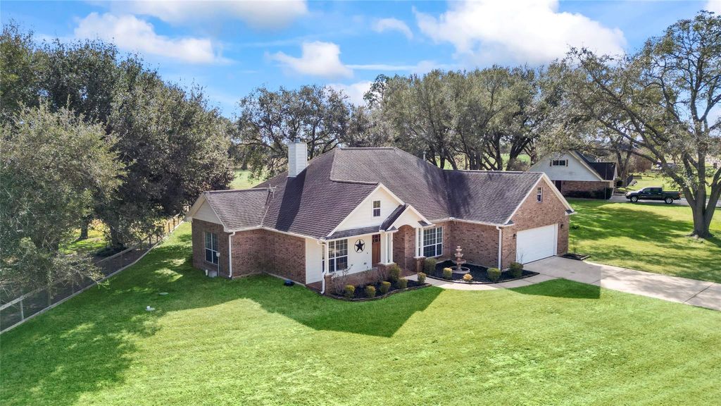 15592 Sandtrap Drive, Waller, TX 77484