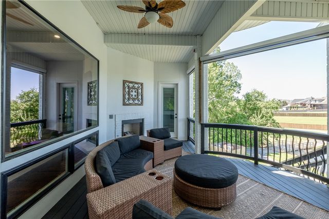 203 Cascade Circle, Cave Springs, AR 72718