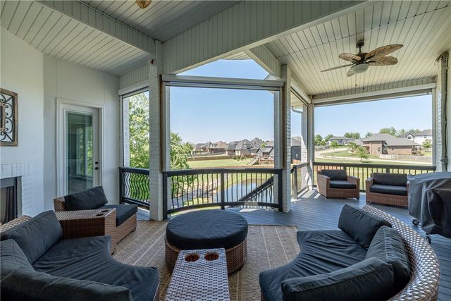 203 Cascade Circle, Cave Springs, AR 72718