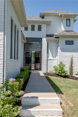 203 Cascade Circle, Cave Springs, AR 72718