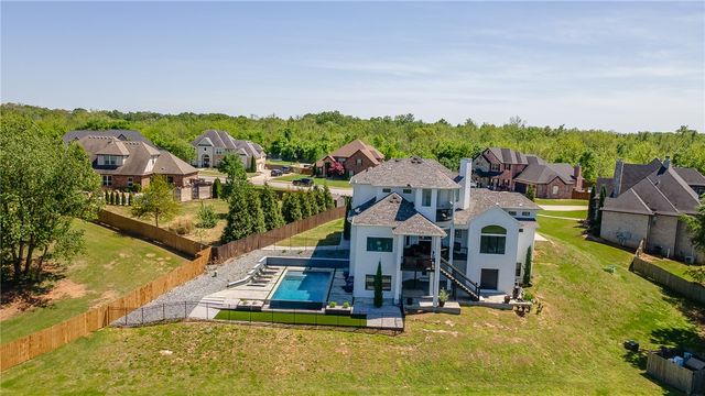 203 Cascade Circle, Cave Springs, AR 72718