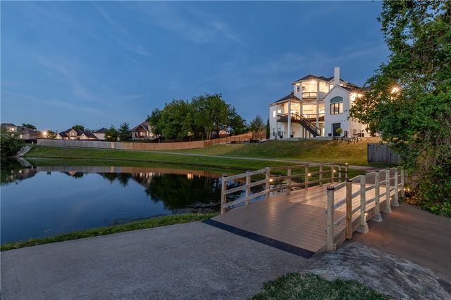 203 Cascade Circle, Cave Springs, AR 72718