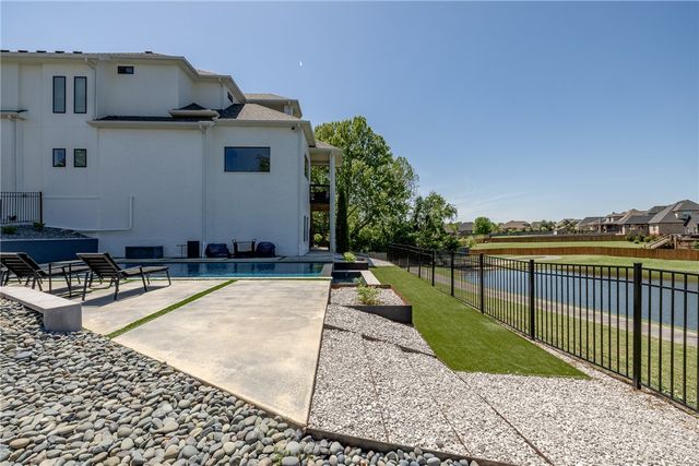 203 Cascade Circle, Cave Springs, AR 72718