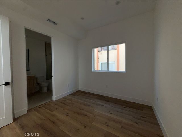 5044 Laurel Canyon Boulevard, Valley Village, CA 91607