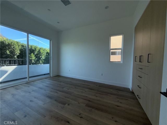 5044 Laurel Canyon Boulevard, Valley Village, CA 91607