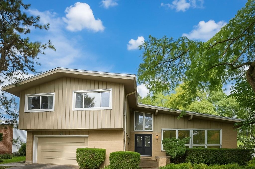 277 Charal Lane, Highland Park, IL 60035