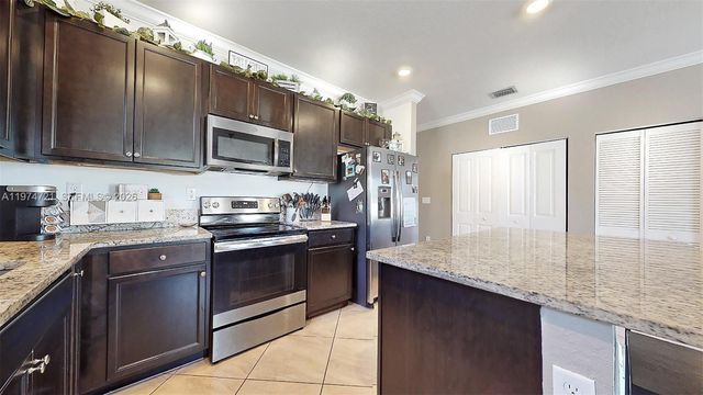 154 SE 23rd Ter, Homestead, FL 33033